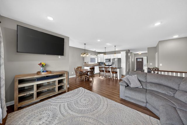 3913 Sunnydale Lane SE, Rochester, MN 55904