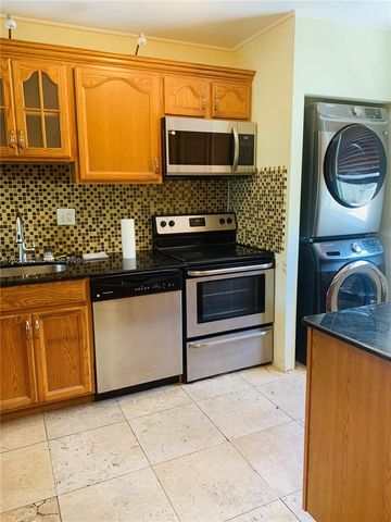 1651 NE 115th St 21C, Miami, FL 33181