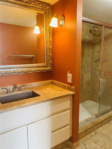 1651 NE 115th St 21C, Miami, FL 33181