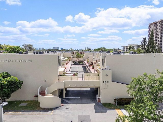1651 NE 115th St 21C, Miami, FL 33181