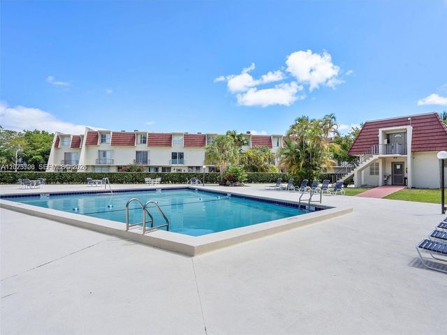 1651 NE 115th St 21C, Miami, FL 33181