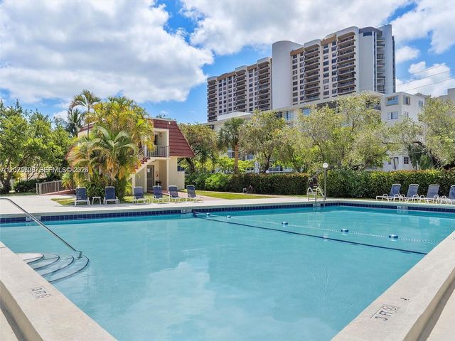 1651 NE 115th St 21C, Miami, FL 33181