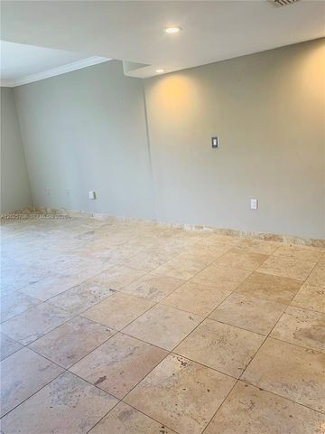 1651 NE 115th St 21C, Miami, FL 33181