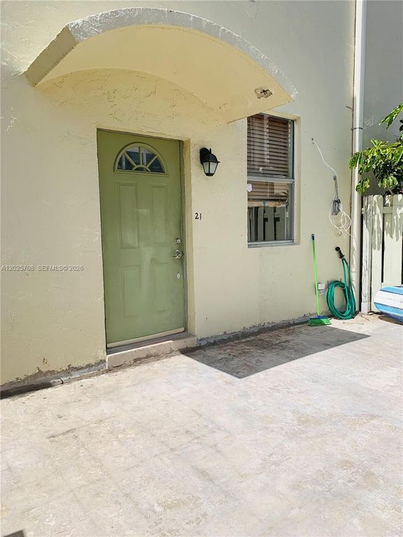 1651 NE 115th St 21C, Miami, FL 33181