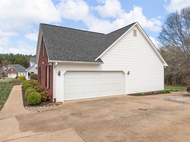 434 shallowford Drive, Boiling Springs, SC 29316