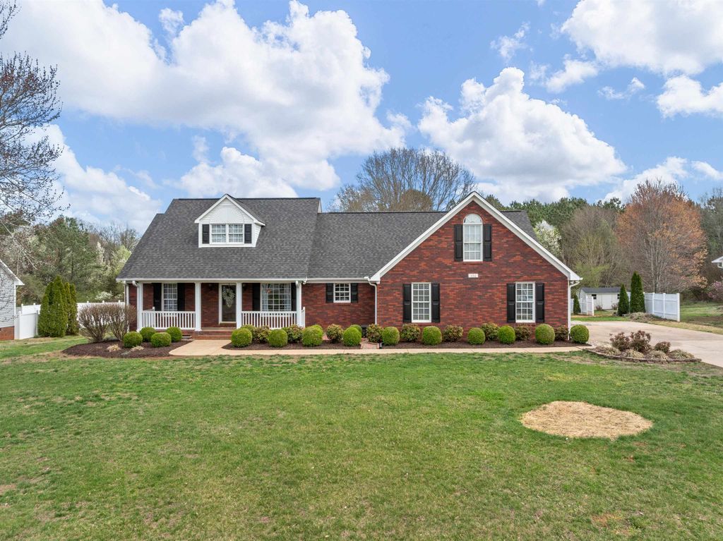 434 shallowford Drive, Boiling Springs, SC 29316