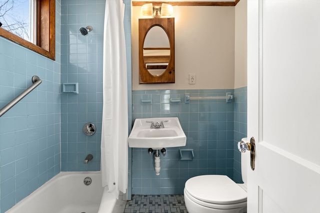 74 Myrtle St, Lynn, MA 01905