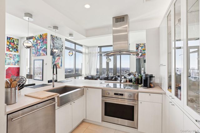 175 Huguenot Street PH-302, New Rochelle, NY 10801