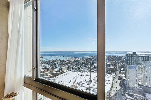 175 Huguenot Street PH-302, New Rochelle, NY 10801