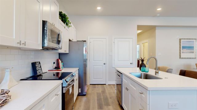 504 Nursery Rd 2105, The Woodlands, TX 77380