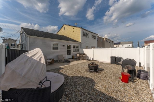 30 Warren St, Carteret Boro, NJ 07008