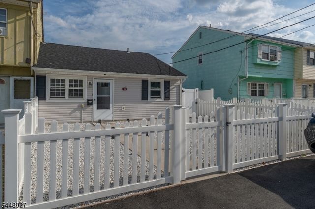 30 Warren St, Carteret Boro, NJ 07008
