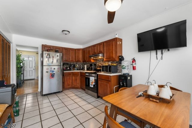 30 Warren St, Carteret Boro, NJ 07008