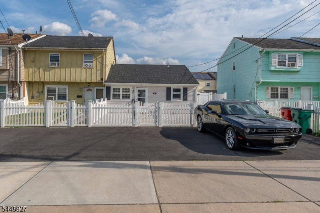 30 Warren St, Carteret Boro, NJ 07008