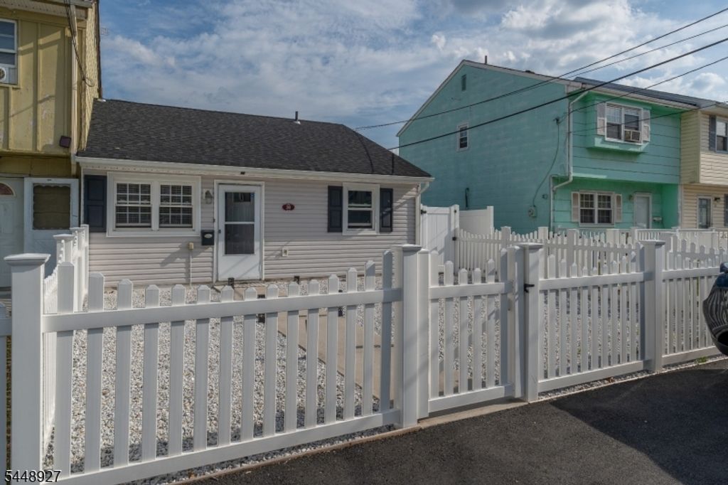 30 Warren St, Carteret Boro, NJ 07008 — photo 3