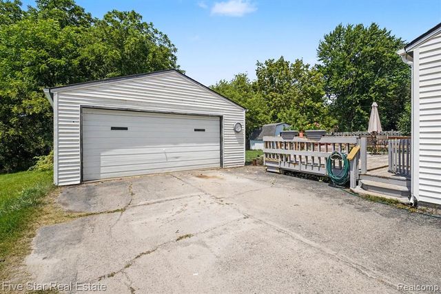 14506 Eddy Lake Road, Fenton, MI 48430