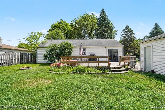 14506 Eddy Lake Road, Fenton, MI 48430