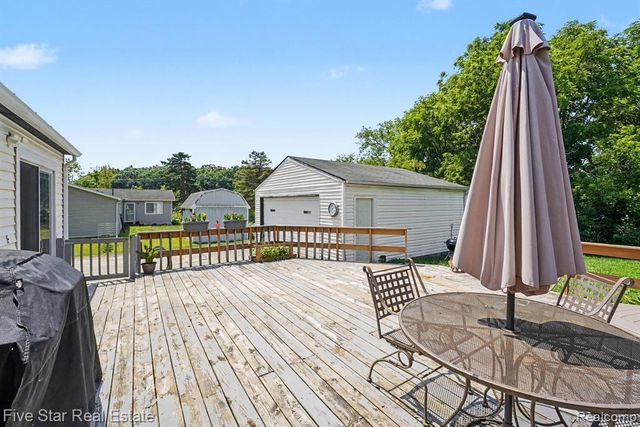 14506 Eddy Lake Road, Fenton, MI 48430