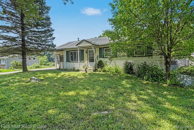 14506 Eddy Lake Road, Fenton, MI 48430