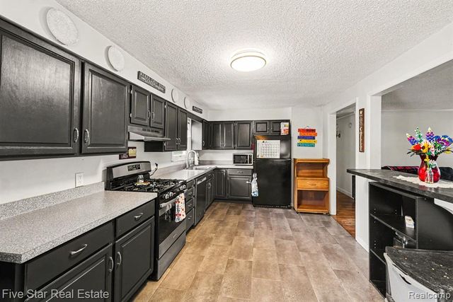 14506 Eddy Lake Road, Fenton, MI 48430