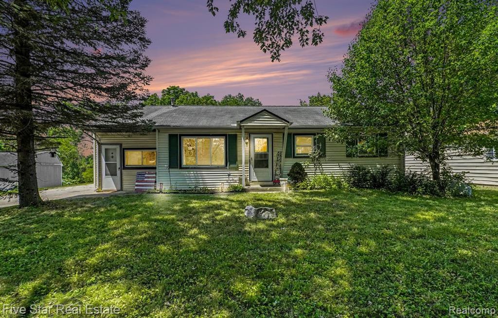 14506 Eddy Lake Road, Fenton, MI 48430