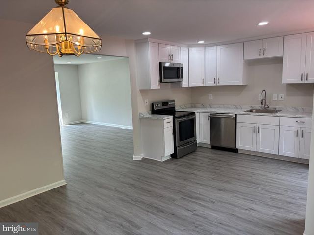 18 HIDDENCREEK CT, Owings Mills, MD 21117