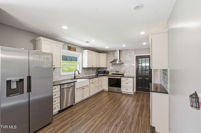 1014 Hammond Avenue, Mount Carmel, TN 37645