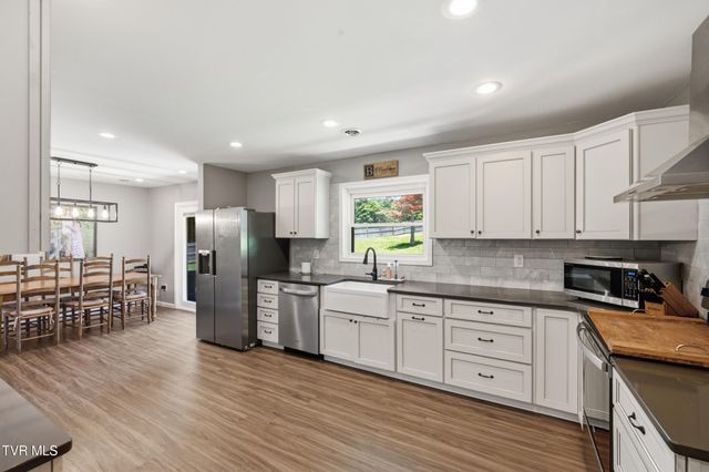1014 Hammond Avenue, Mount Carmel, TN 37645