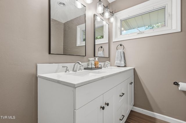 1014 Hammond Avenue, Mount Carmel, TN 37645
