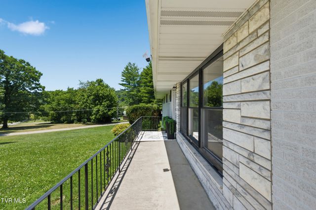 1014 Hammond Avenue, Mount Carmel, TN 37645