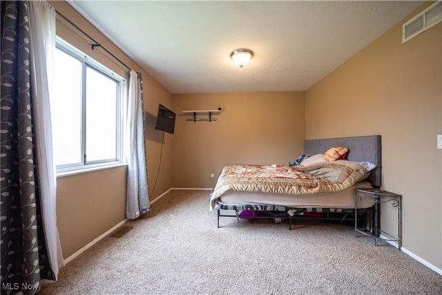 8574 Fairlane Drive, Olmsted Twp, OH 44138