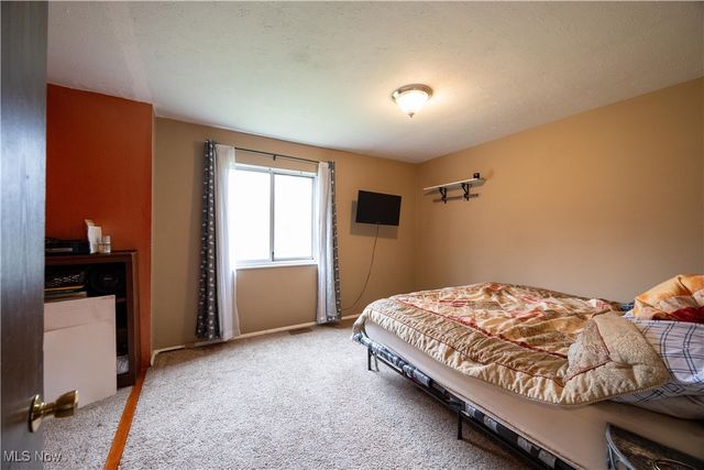 8574 Fairlane Drive, Olmsted Twp, OH 44138