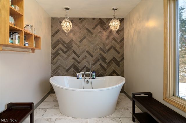 1200 River Road, Hinckley, OH 44233