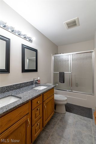 1200 River Road, Hinckley, OH 44233