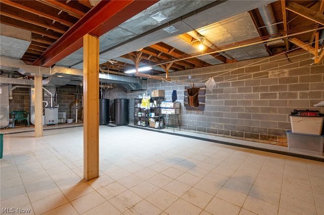 1200 River Road, Hinckley, OH 44233