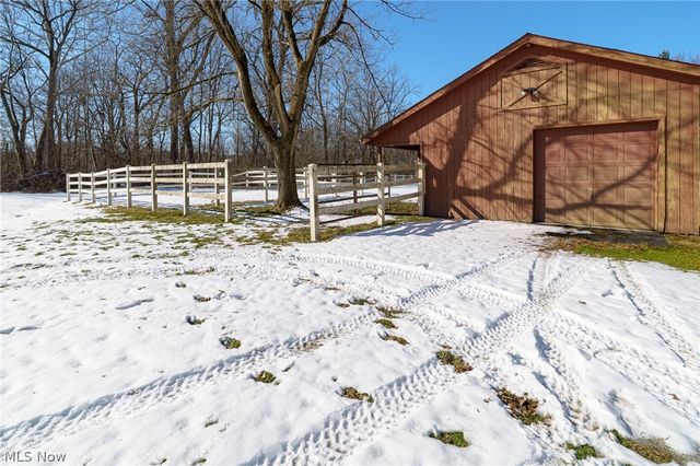 1200 River Road, Hinckley, OH 44233