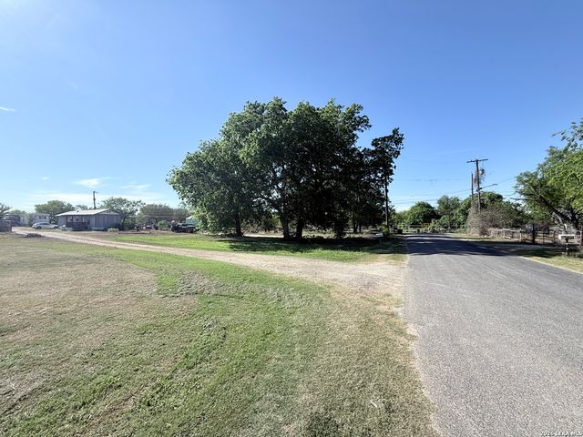 5830 Mount Olive, Adkins, TX 78101
