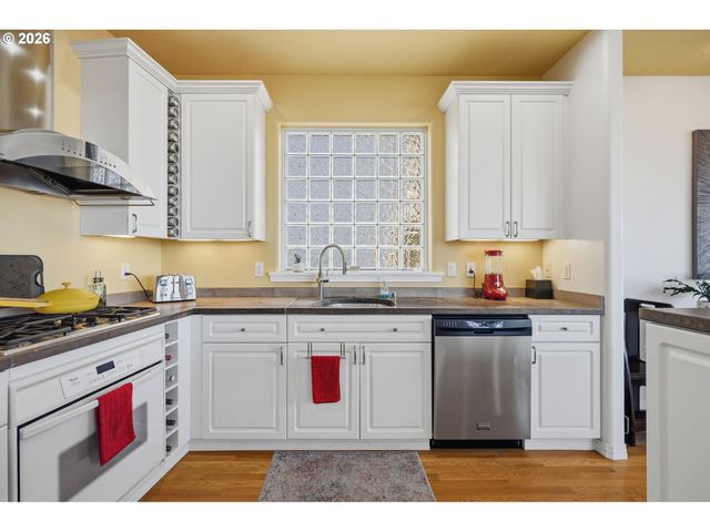 191 N LOTUS BEACH Dr, Portland, OR 97217