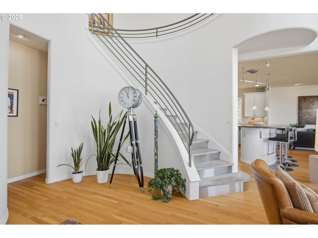 191 N LOTUS BEACH Dr, Portland, OR 97217