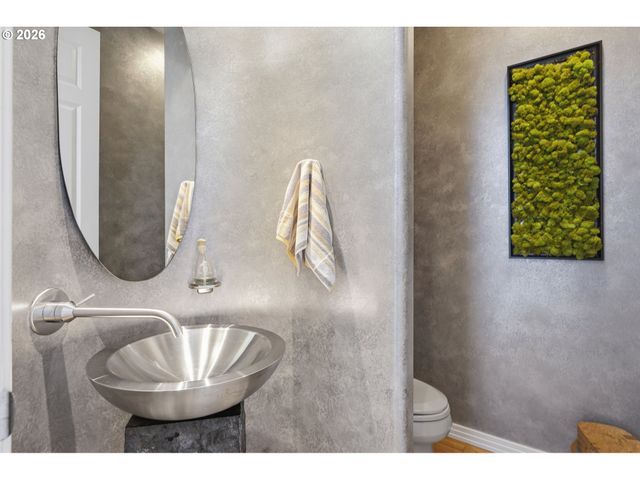 191 N LOTUS BEACH Dr, Portland, OR 97217