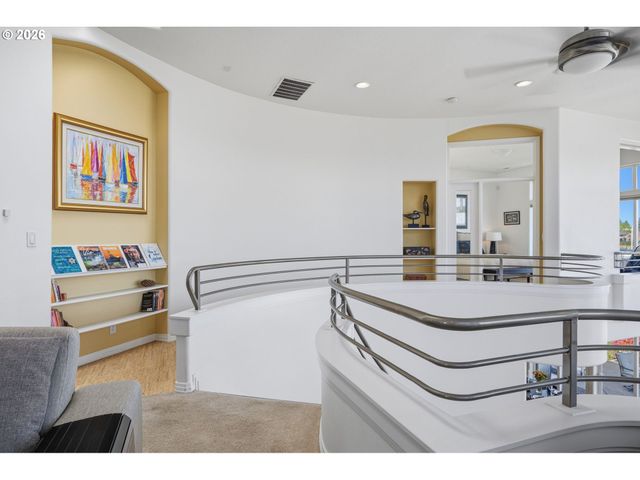 191 N LOTUS BEACH Dr, Portland, OR 97217