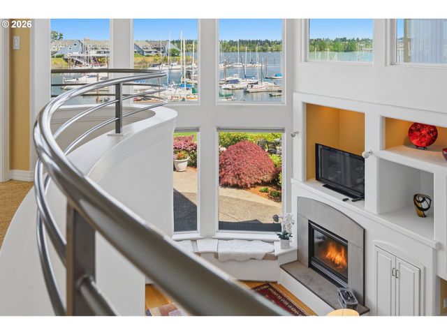 191 N LOTUS BEACH Dr, Portland, OR 97217