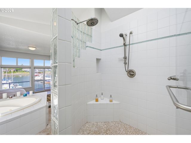 191 N LOTUS BEACH Dr, Portland, OR 97217