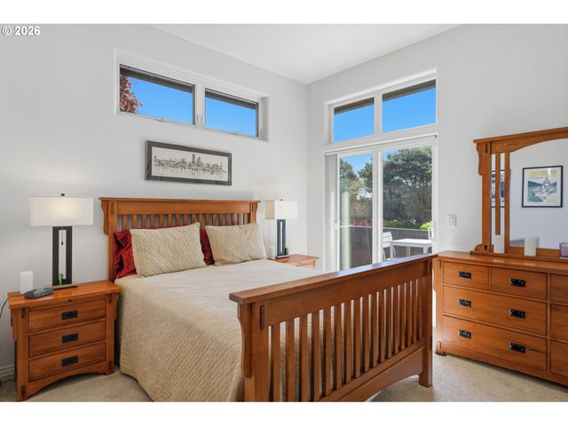 191 N LOTUS BEACH Dr, Portland, OR 97217