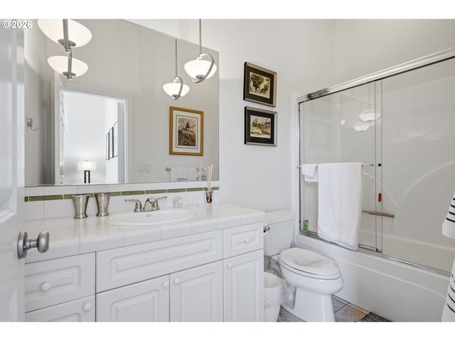 191 N LOTUS BEACH Dr, Portland, OR 97217
