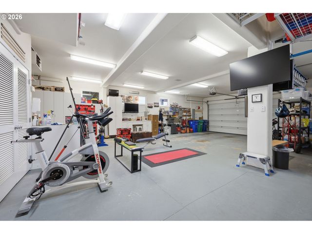 191 N LOTUS BEACH Dr, Portland, OR 97217