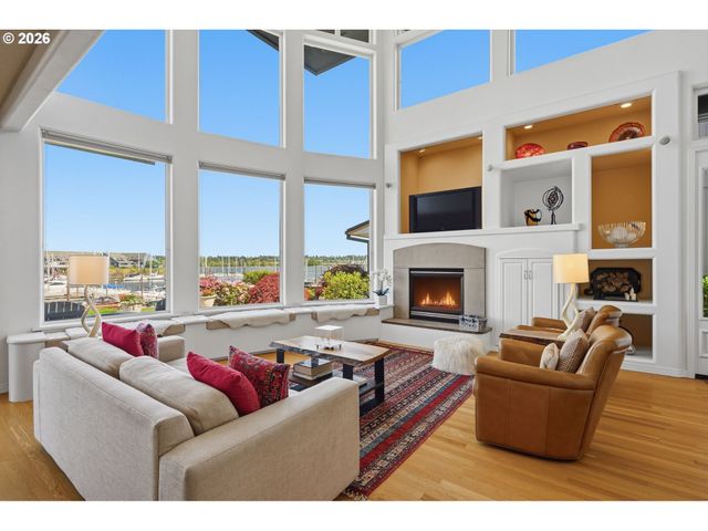 191 N LOTUS BEACH Dr, Portland, OR 97217