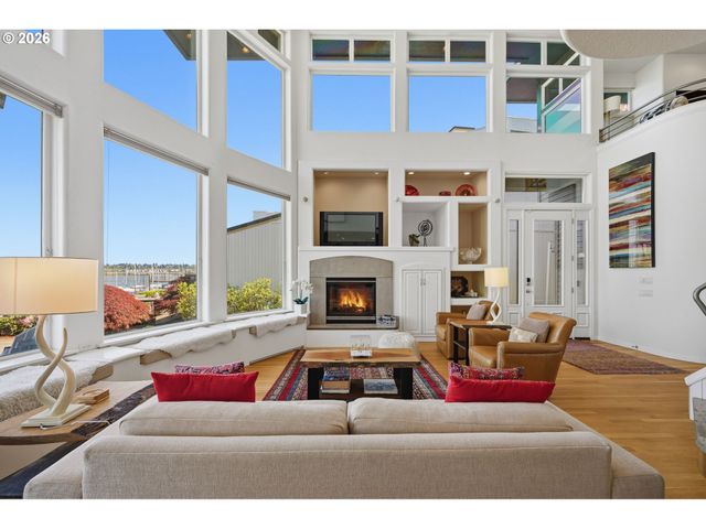 191 N LOTUS BEACH Dr, Portland, OR 97217