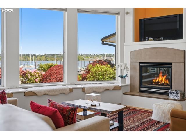 191 N LOTUS BEACH Dr, Portland, OR 97217
