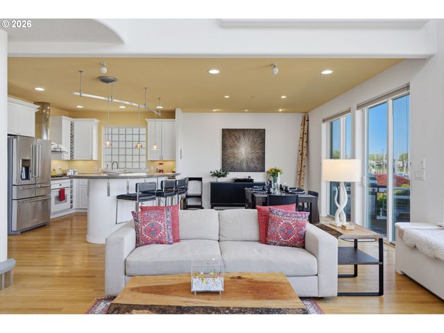 191 N LOTUS BEACH Dr, Portland, OR 97217
